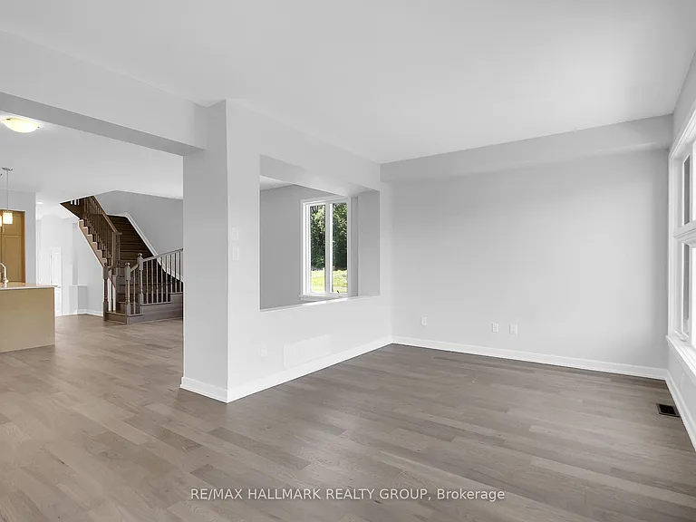 749 Newstead Cres — Photo 20