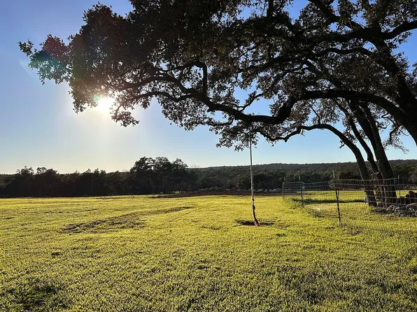127 Eden Ranch Dr, Canyon Lake, TX 78133