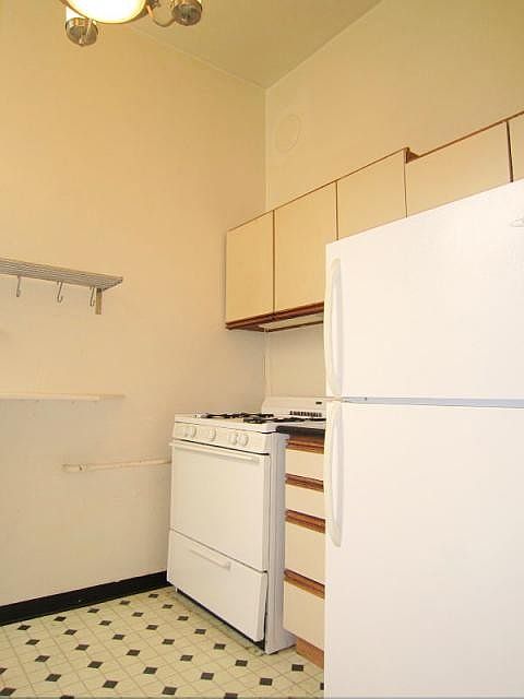 1st image of 85 Carl St APT 8
