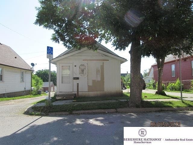 1st image of 5415 S 32nd St