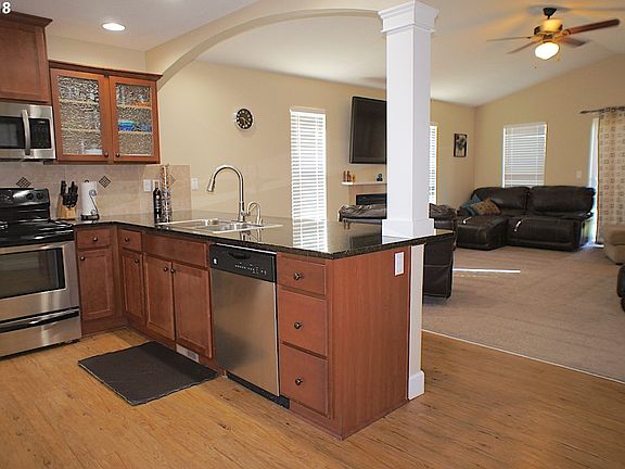 5th image of 2726 Nina Pl