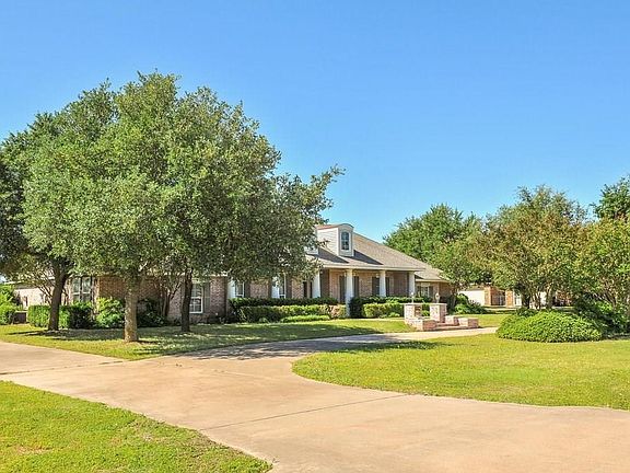 2nd image of 1214 N Creek Cir