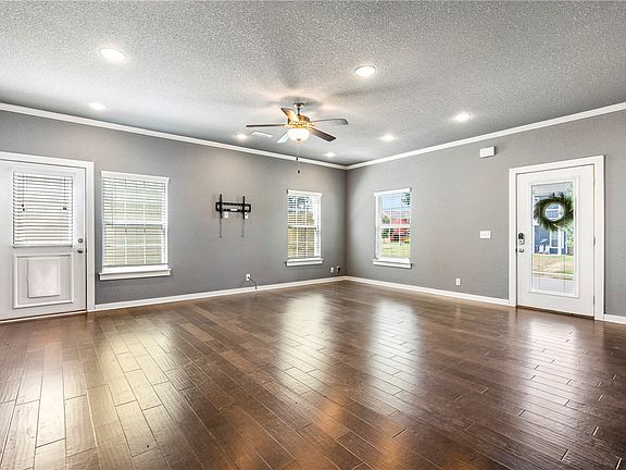 2nd image of 3807 SW Peachwood Dr
