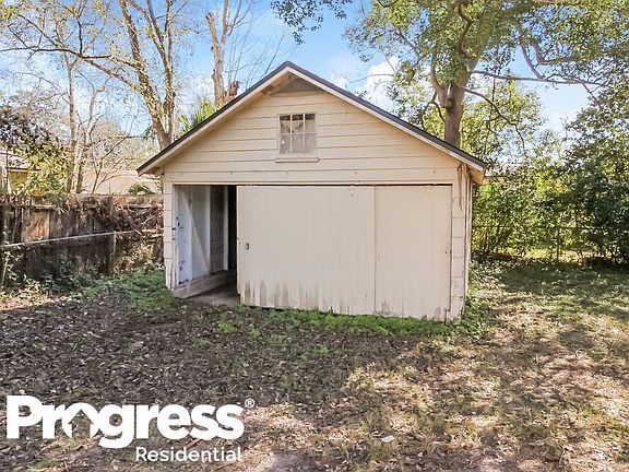 5th image of 8028 Helston Dr