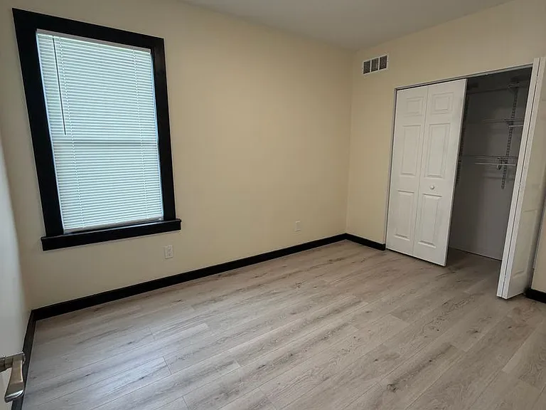 1523 Hurlbut St — Photo 12