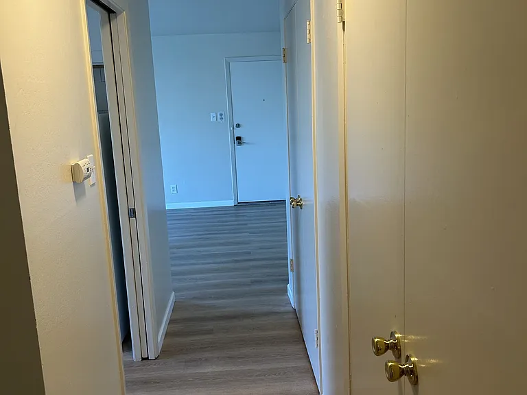 100 Millbrae Ave #2 — Photo 18