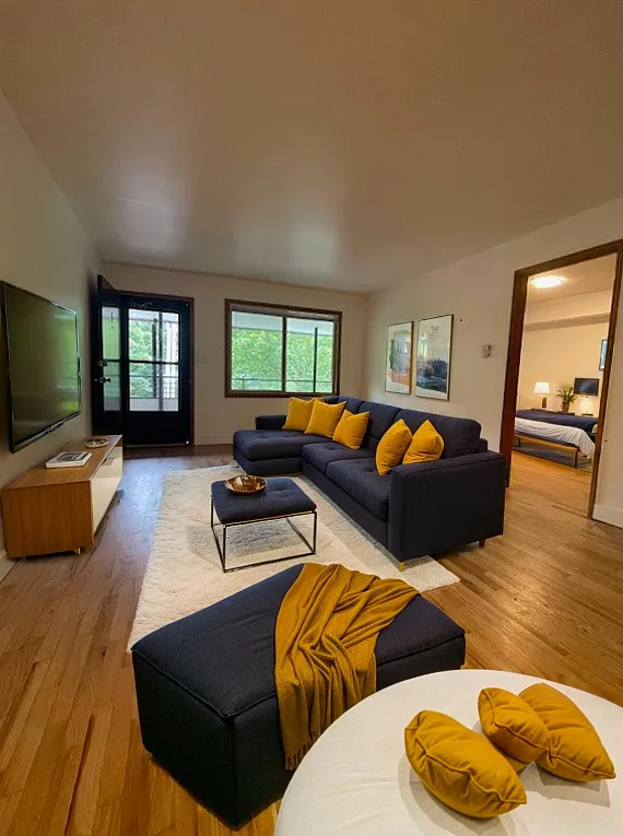 1 bed, 595 sqft, $1,699 — Photo 2