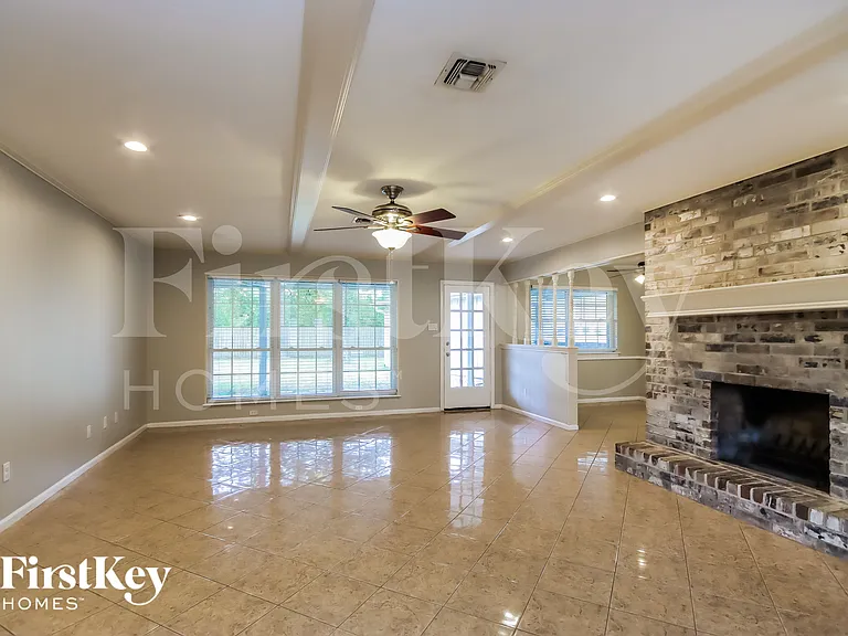 26715 Westwood Dr — Photo 3
