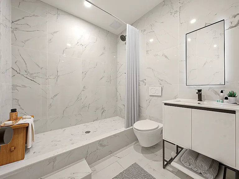 325 W 37th St #9F — Photo 13