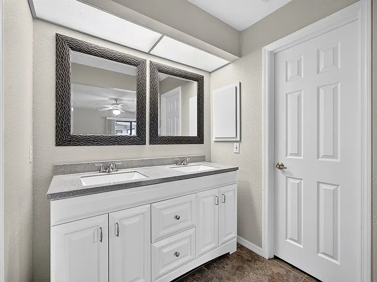 23245 Lehigh Ave — Photo 17