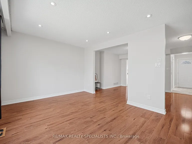 701 Burnhamthorpe Rd #106 — Photo 14