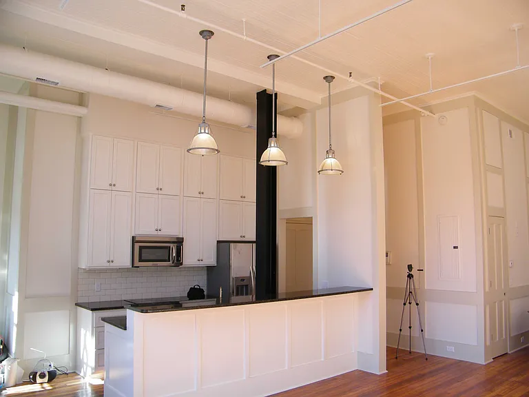 11 W York St — Photo 3