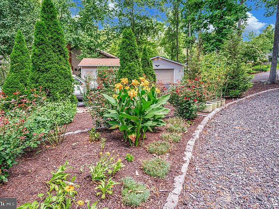 2nd image of 148 Edgemont Cir