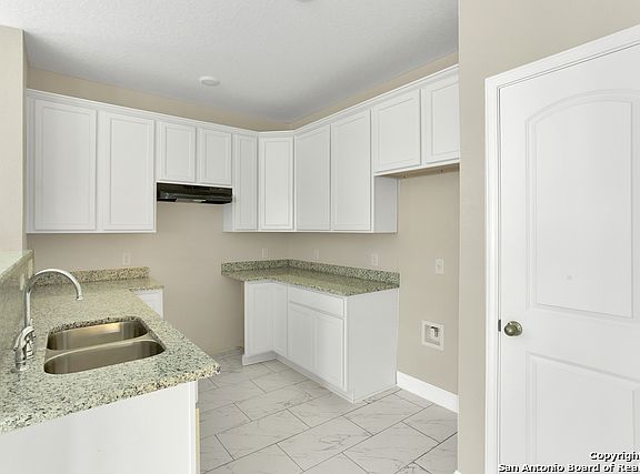 4th image of 451 Lincolnshire Dr