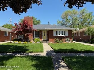22407 Red Maple Ln, Saint Clair Shores, MI 48080