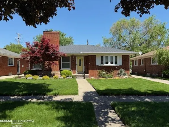22407 Red Maple Ln, Saint Clair Shores, MI 48080