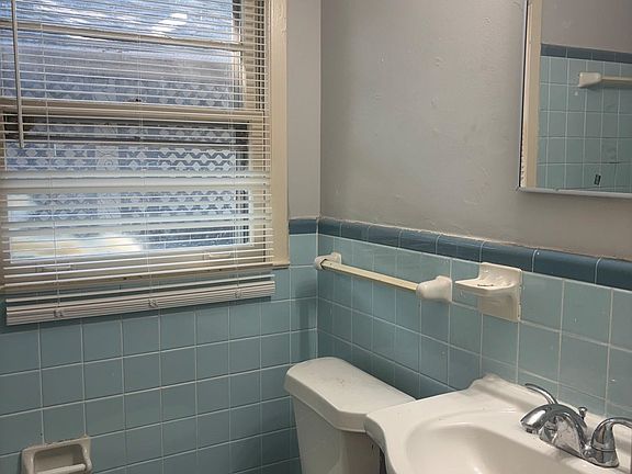 2nd image of 1866 Danville Rd