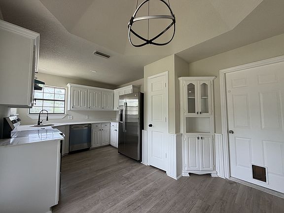 5th image of 834 Linda Dr