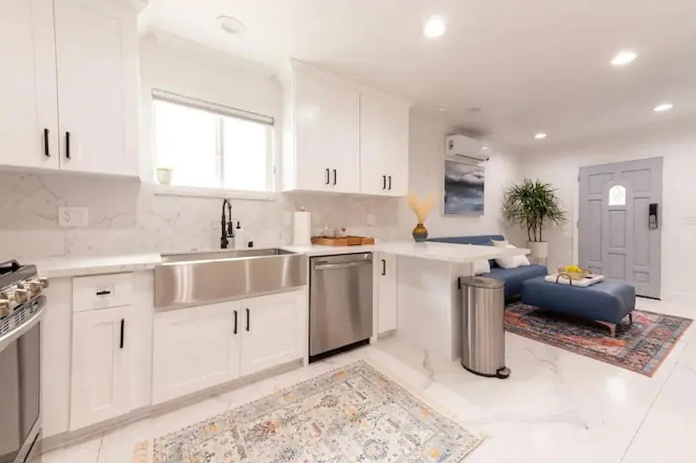Studio, 375 sqft, $2,500 — Photo 1