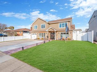 32 Blanche St, Plainview, NY 11803