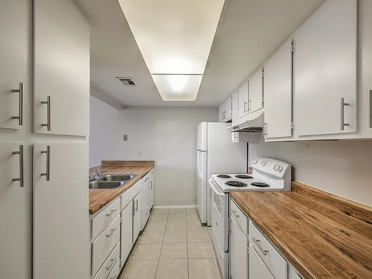 2981 Country Manor Ln #122 — Photo 16