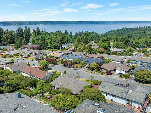 2nd image of 1898 Overview Drive NE