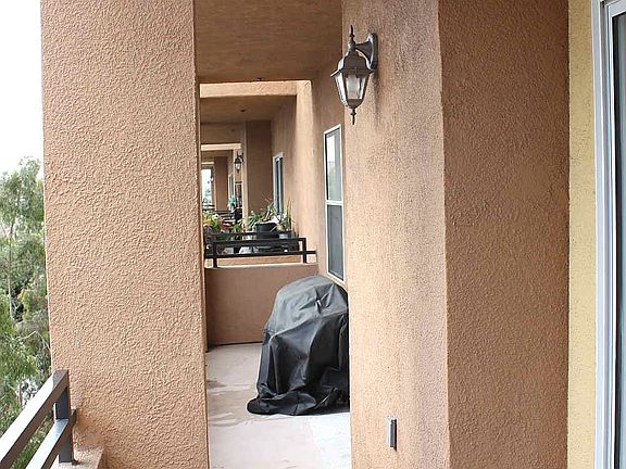5th image of 838 Pine Ave Unit 402