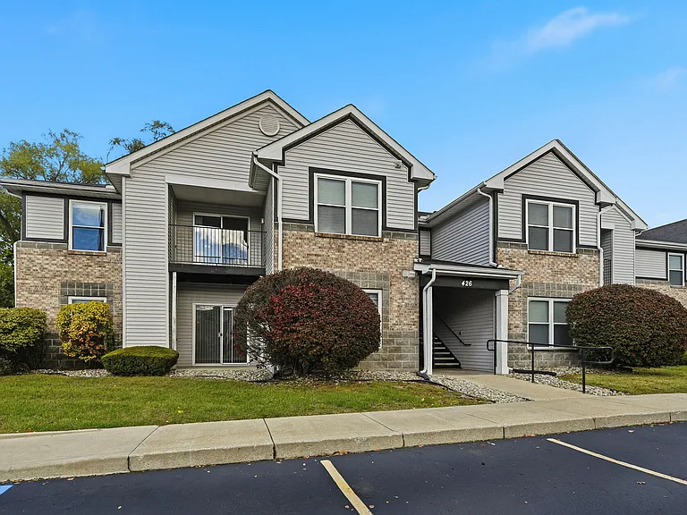 Spring Lake Apartments — Photo 19