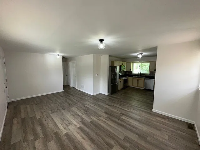 4016 E Livingston Ave — Photo 2