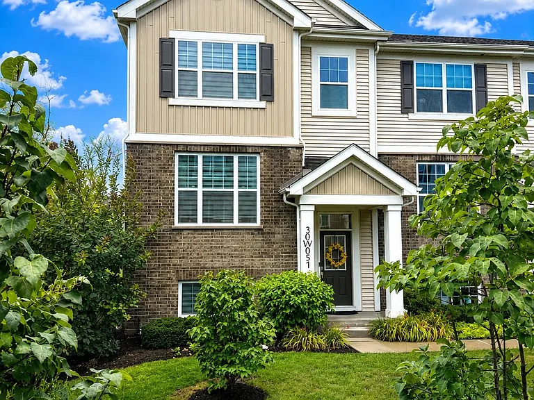 30W051 Brayman Ct — Photo 1