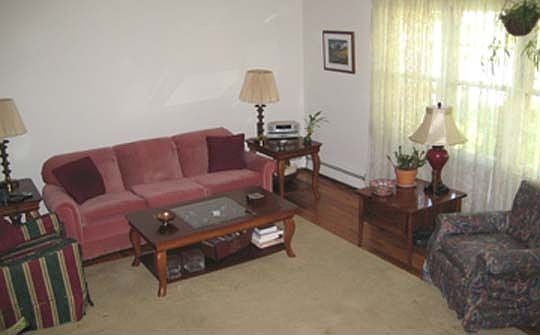 Living room 13' x 21'