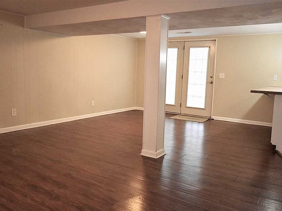 2nd image of 3016 Leslie Dr
