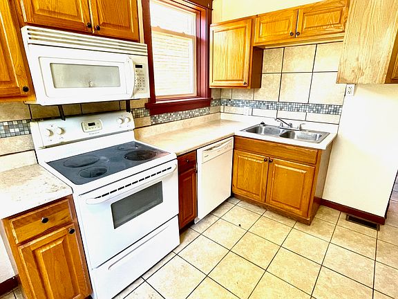 2nd image of 4566 Loughborough Ave APT 1W