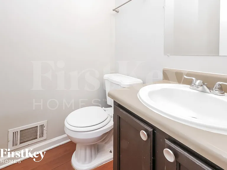 221 Whitney Ln — Photo 17