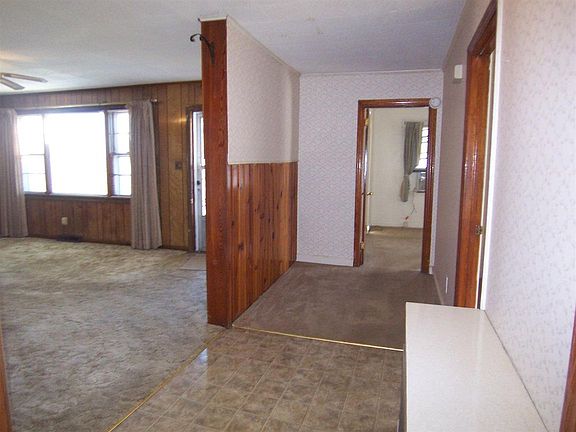 5th image of 118 Schenck St