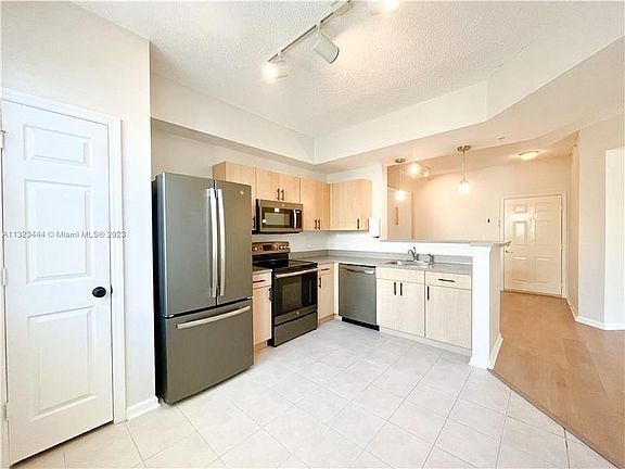 2nd image of 533 NE 3rd Ave APT 447