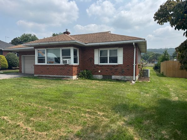 24 E Elm St