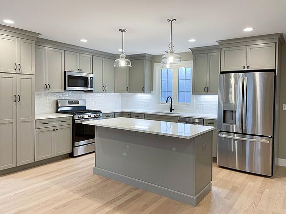 4th image of 18 Huckleberry Avenue #59