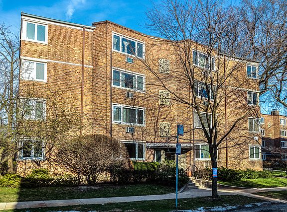 3rd image of 6129 N Winchester Ave #G1