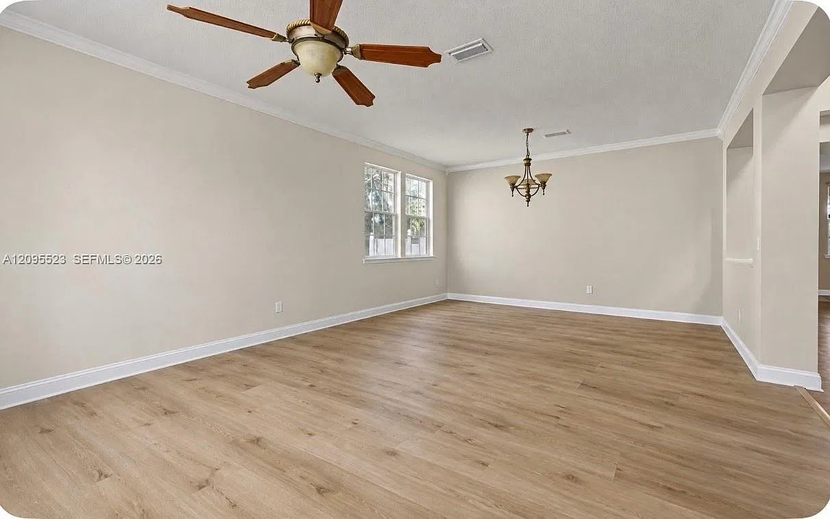 5 bed, 3.5 bath, 3621 sqft, $3,200 — Photo 4