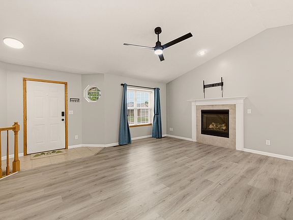5th image of 882 S Bedford Ct