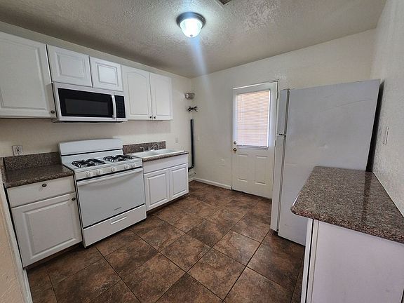 3rd image of 6686-6688 Yucca Ave
