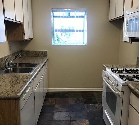 4th image of 2908 W Victory Blvd #E