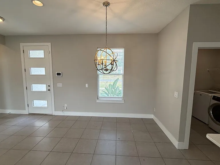 105 Zinnia Ln — Photo 3