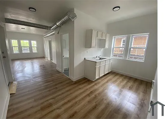 2915 E 130th St #3 — Photo 7