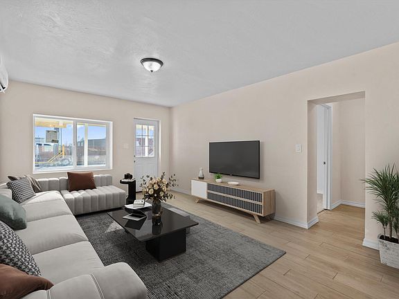 5th image of 213 Claremont Ave NW