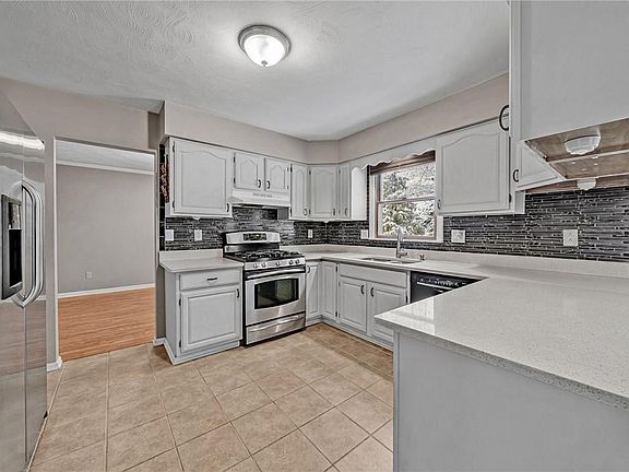 4th image of 125 Apple Hill Dr
