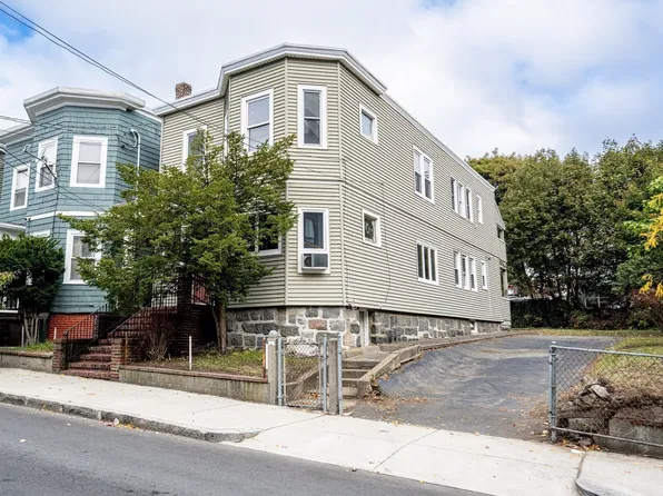 52 Watts St, Chelsea, MA 02150
