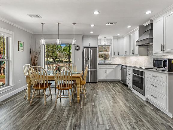 3rd image of 10064 Kings Rd.