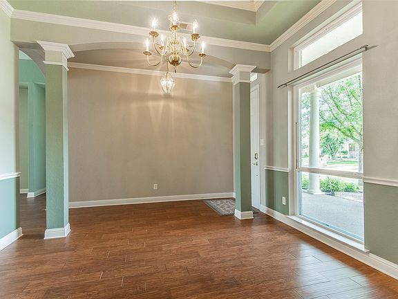 5th image of 129 Devenshire Dr
